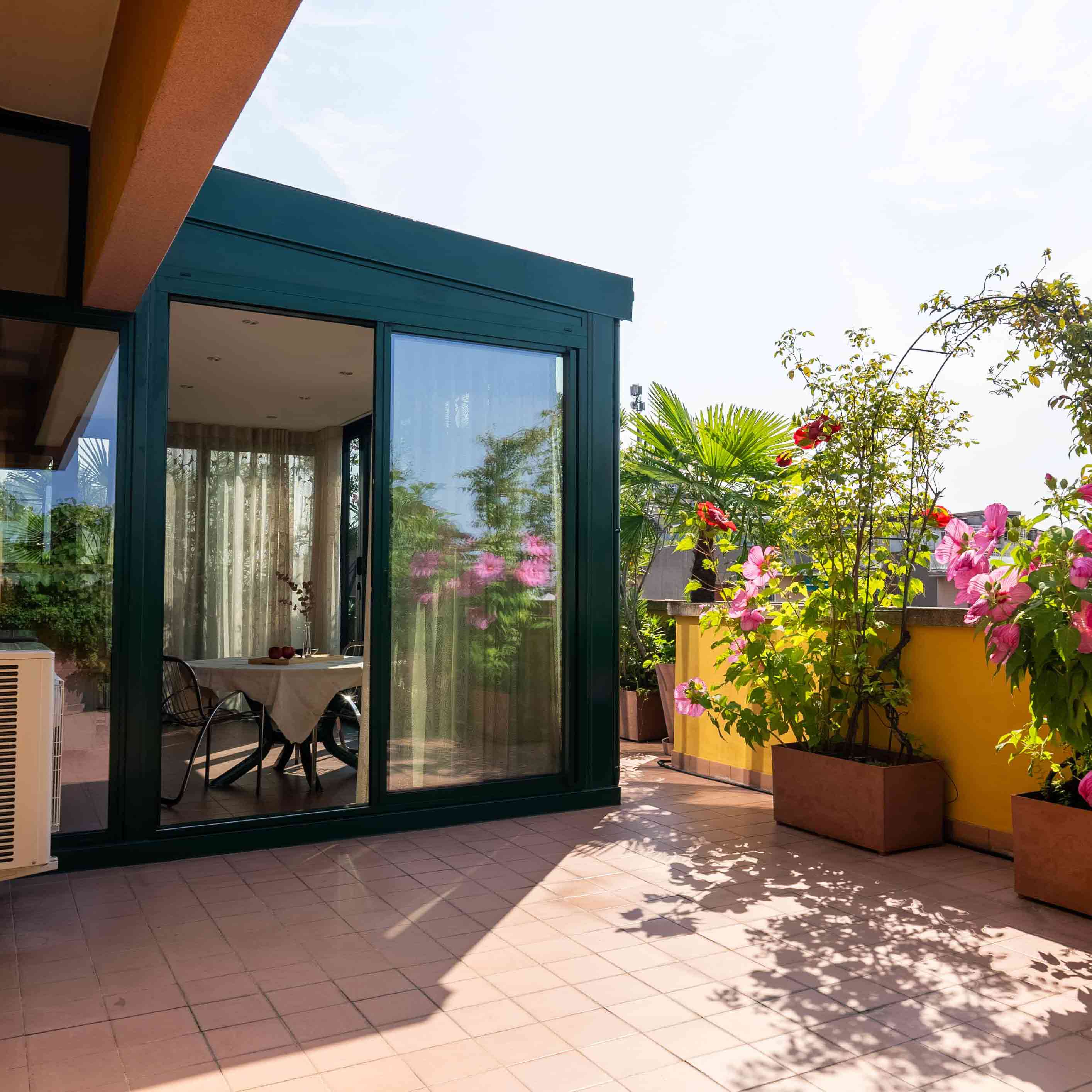 Veranda esterna con impiano fotovoltaico integrato